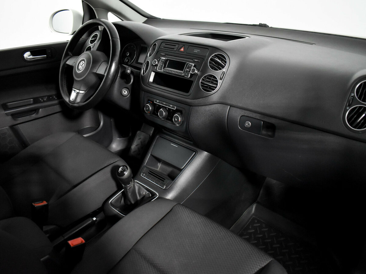 Volkswagen Golf Plus с пробегом — 2013 год. Фото: #11
