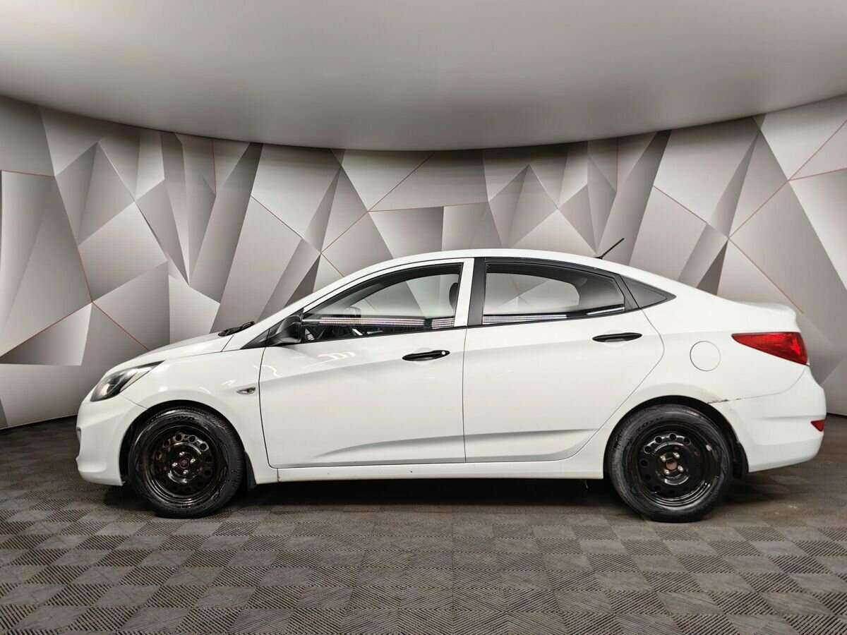 Hyundai Solaris с пробегом — 2013 год. Фото: #4