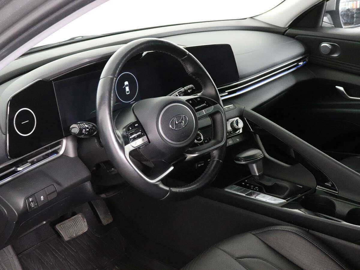 Hyundai Elantra с пробегом — 2021 год. Фото: #7