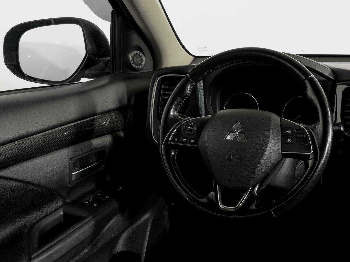 Mitsubishi Outlander с пробегом — 2017 год. Фото: #12