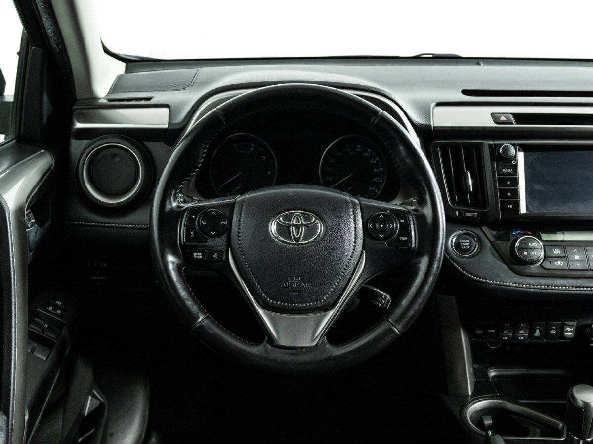 Toyota RAV4 с пробегом — 2018 год. Фото: #19