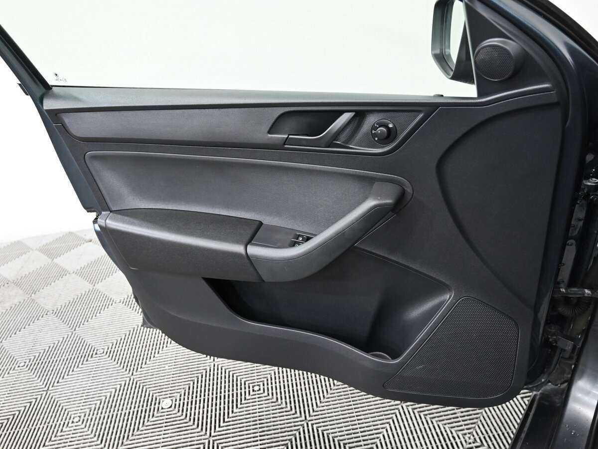 Skoda Rapid с пробегом — 2016 год. Фото: #8