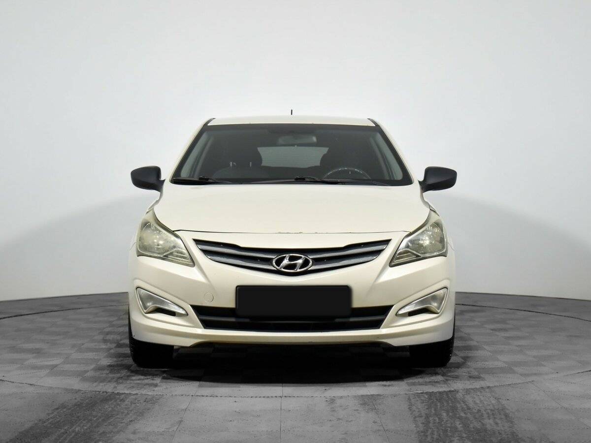 Hyundai Solaris с пробегом — 2015 год. Фото: #1