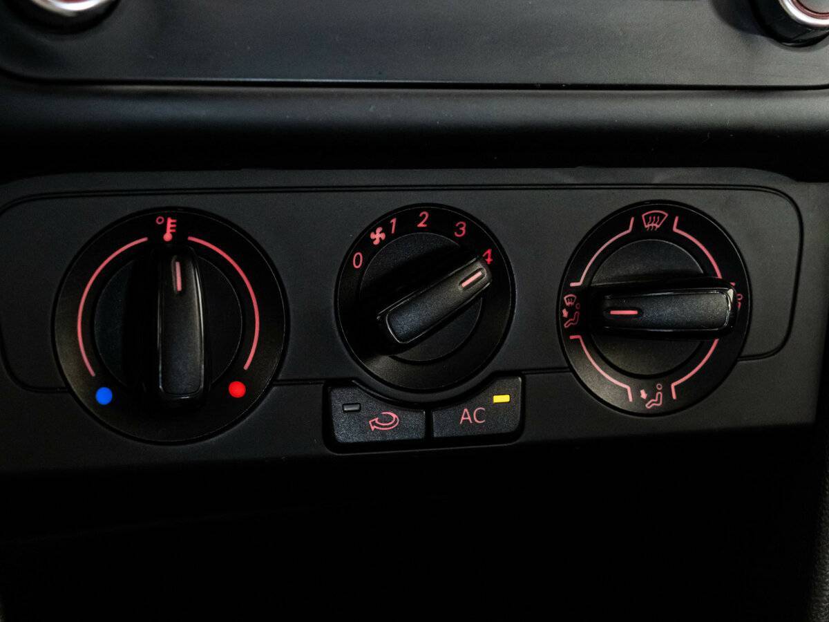 Volkswagen Polo с пробегом — 2012 год. Фото: #13