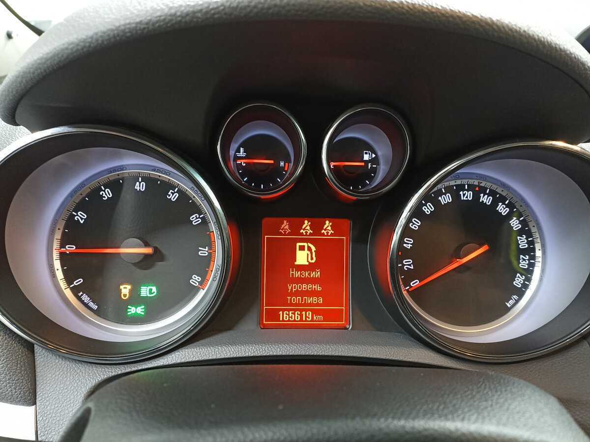 Opel Mokka с пробегом — 2012 год. Фото: #11