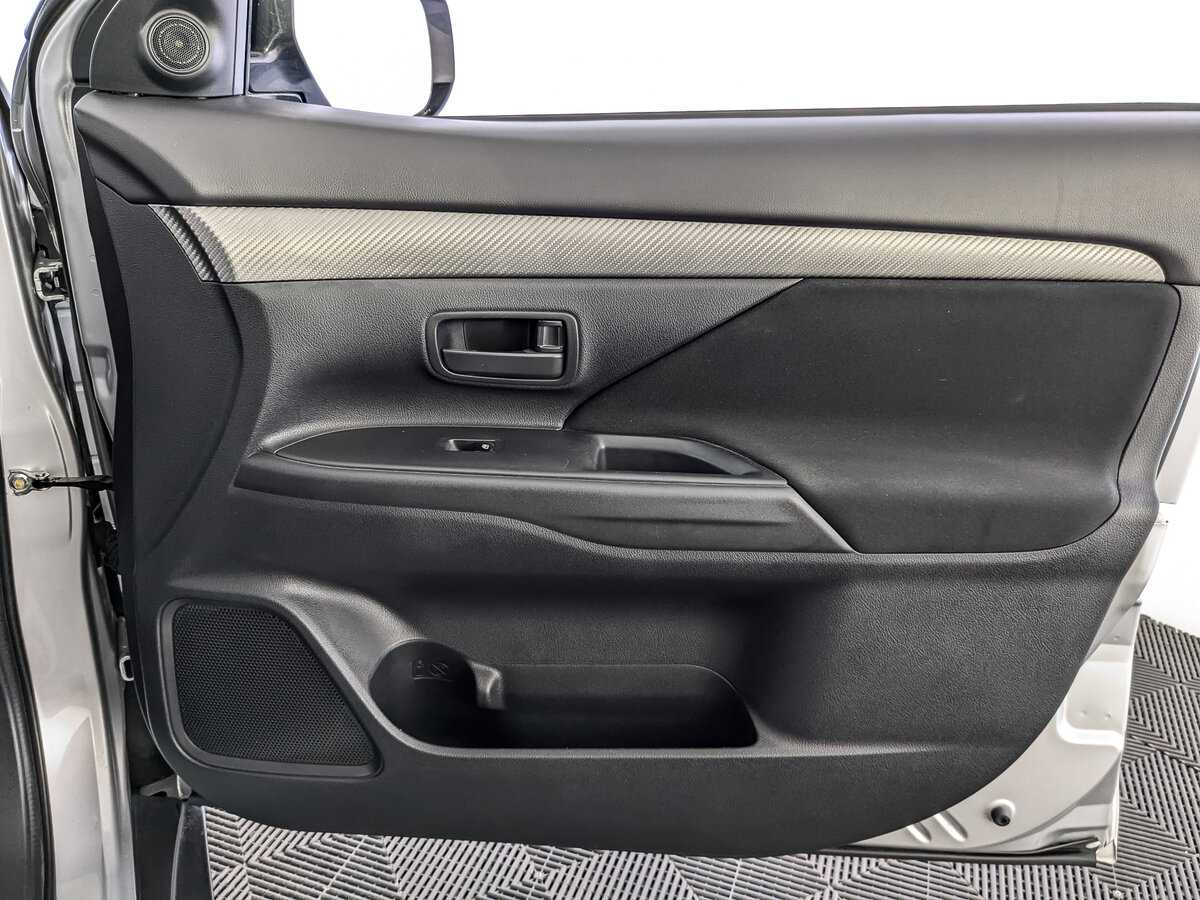 Mitsubishi Outlander с пробегом — 2015 год. Фото: #20
