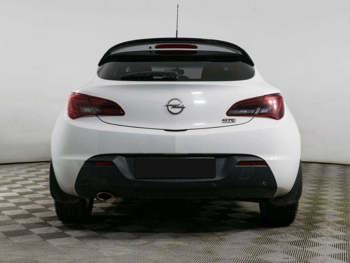 Opel Astra с пробегом — 2012 год. Фото: #5