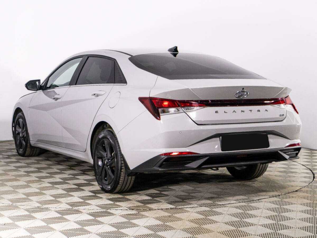 Hyundai Elantra с пробегом — 2021 год. Фото: #6