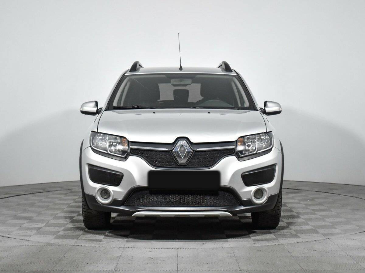 Renault Sandero с пробегом — 2017 год. Фото: #1