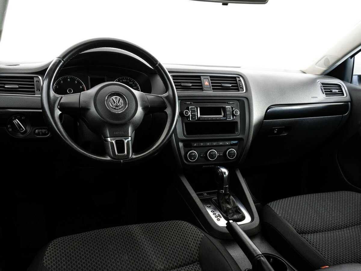 Volkswagen Jetta с пробегом — 2012 год. Фото: #8