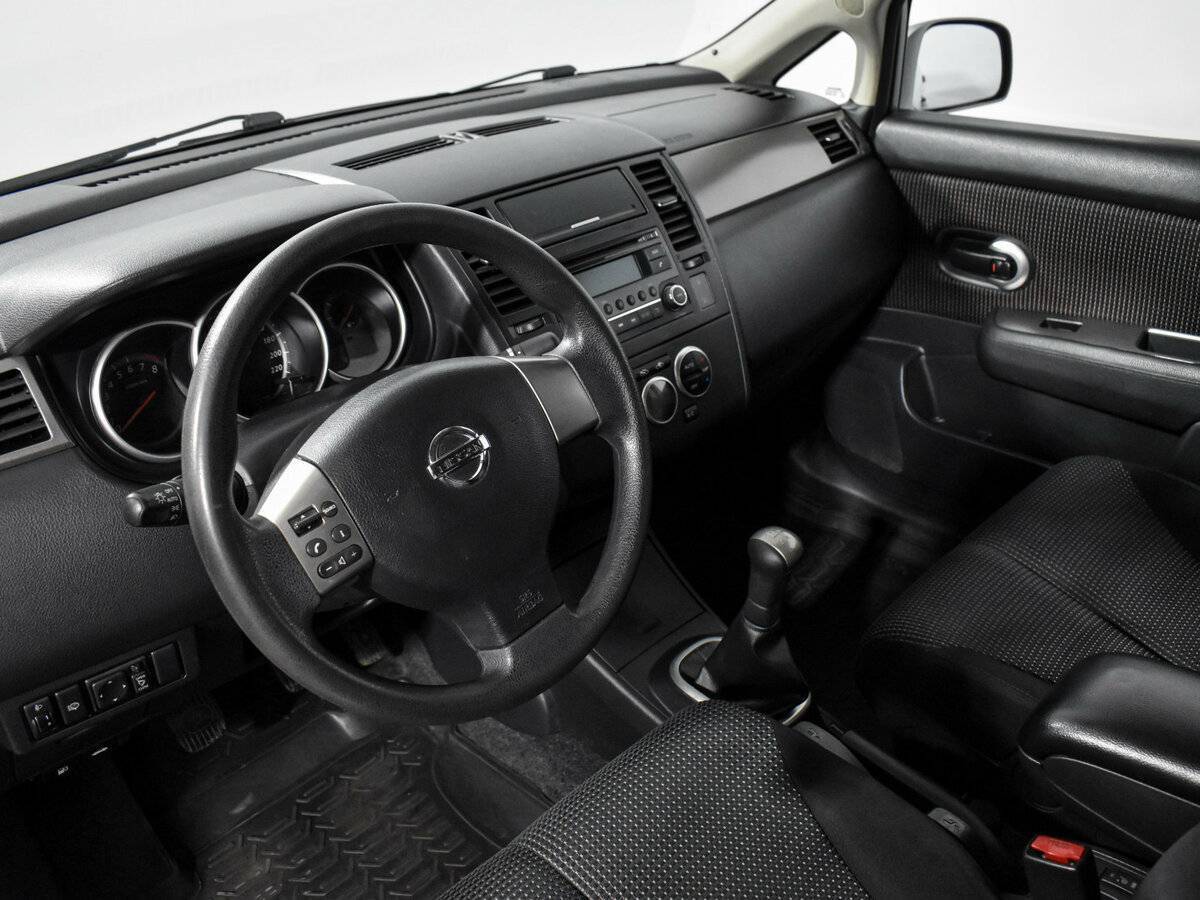 Nissan Tiida с пробегом — 2013 год. Фото: #8