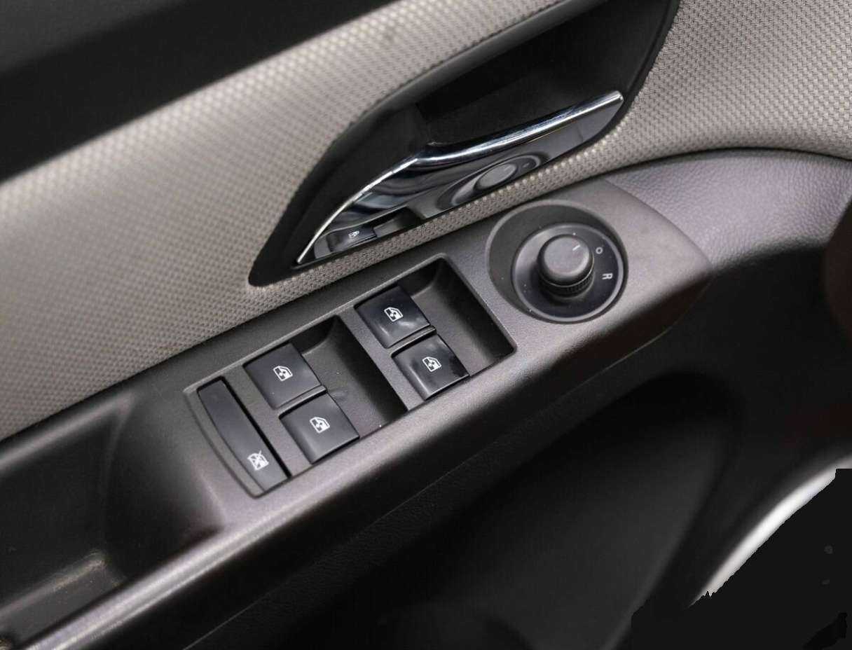 Chevrolet Cruze с пробегом — 2012 год. Фото: #14