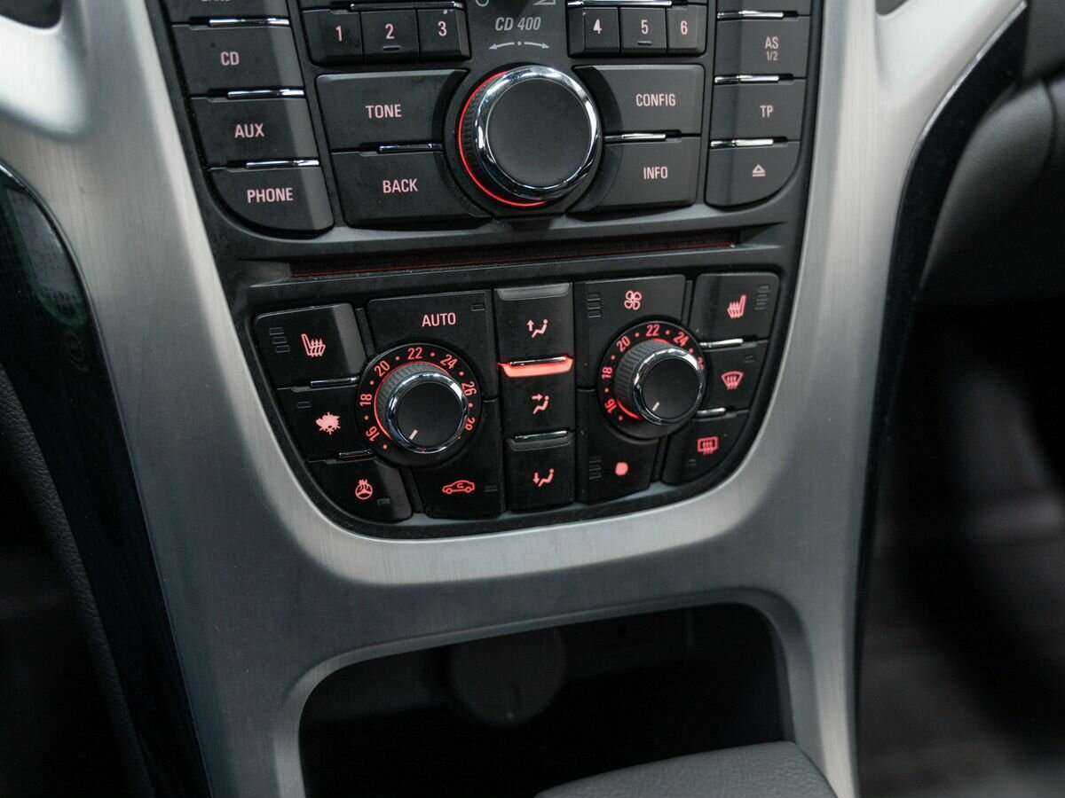 Opel Astra с пробегом — 2012 год. Фото: #12