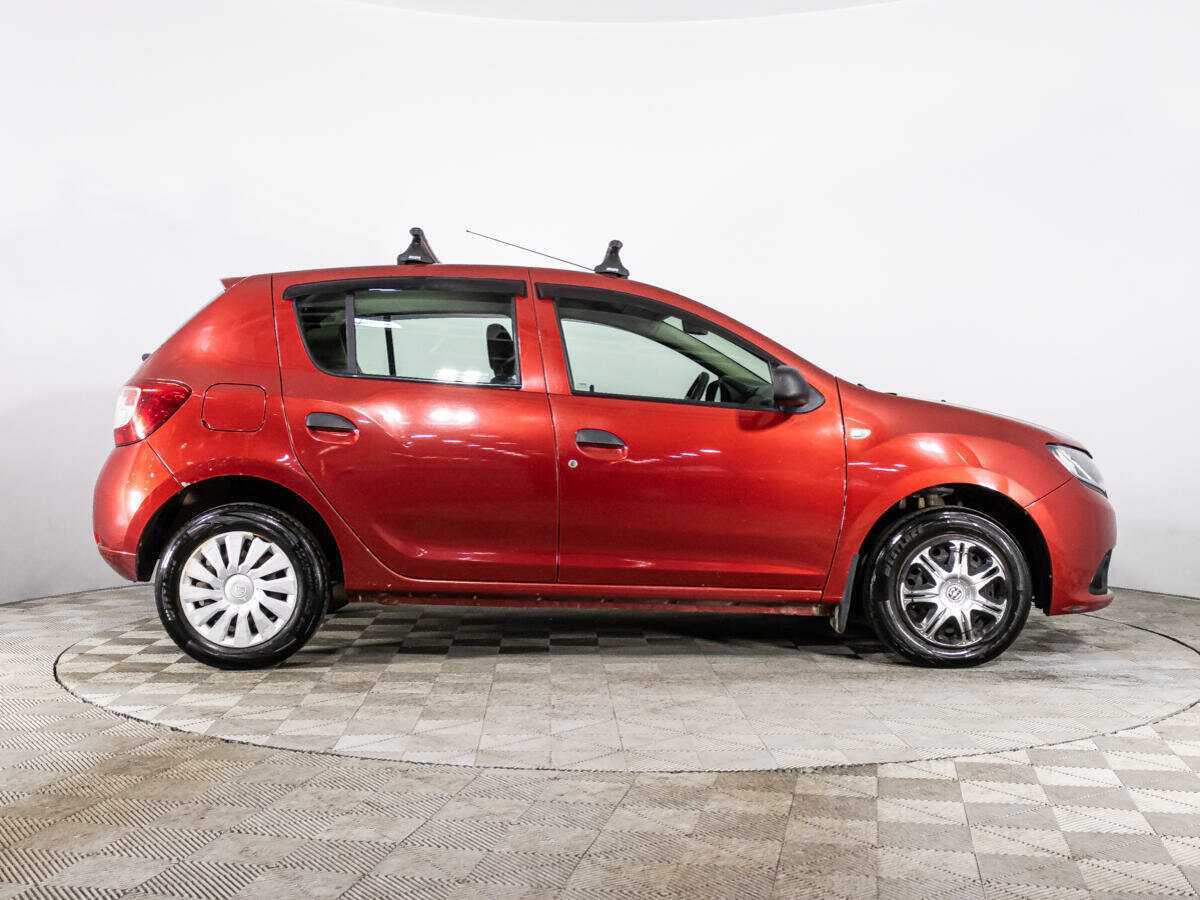 Renault Sandero с пробегом — 2015 год. Фото: #3