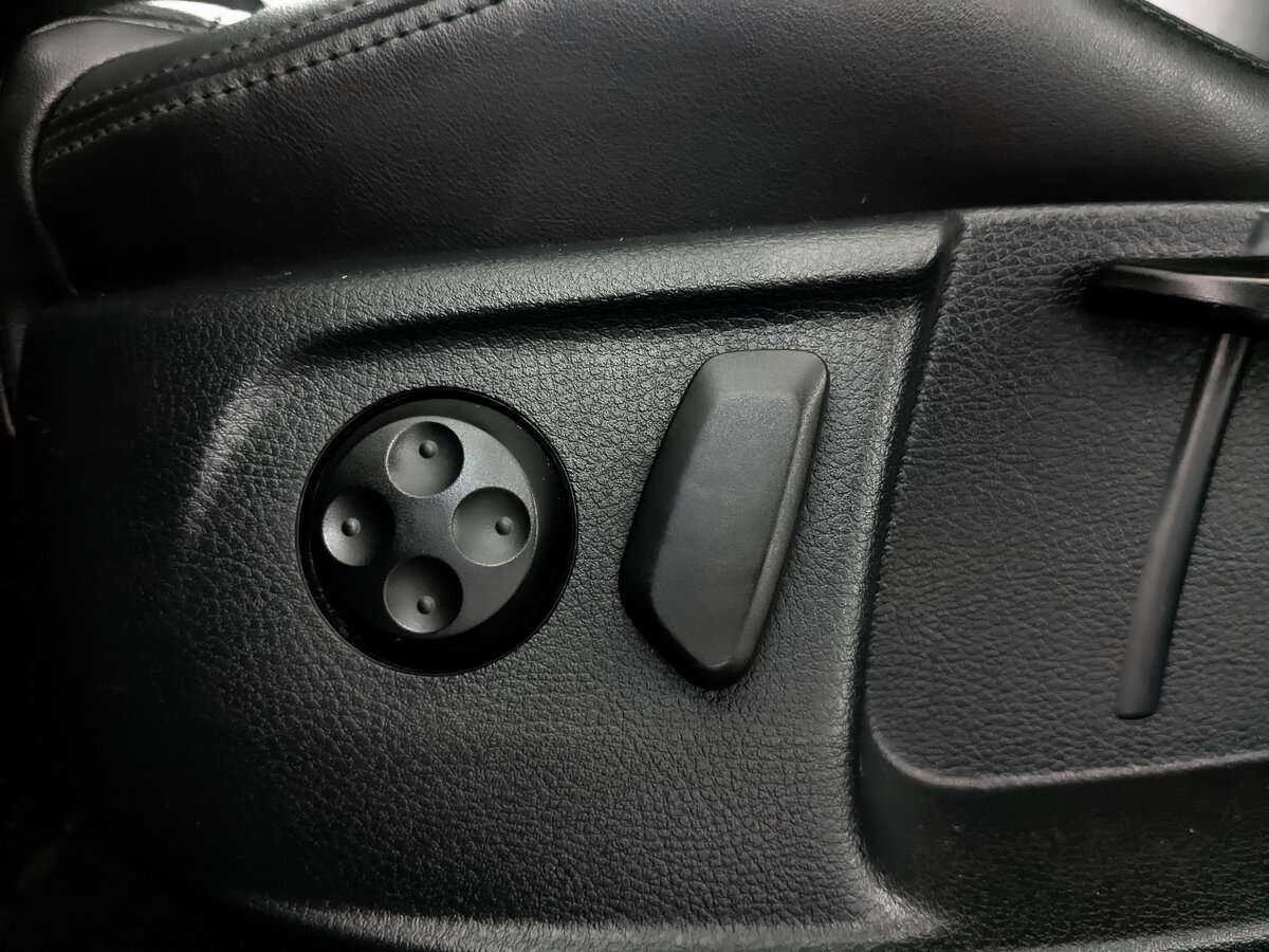 Volkswagen Passat CC с пробегом — 2013 год. Фото: #18