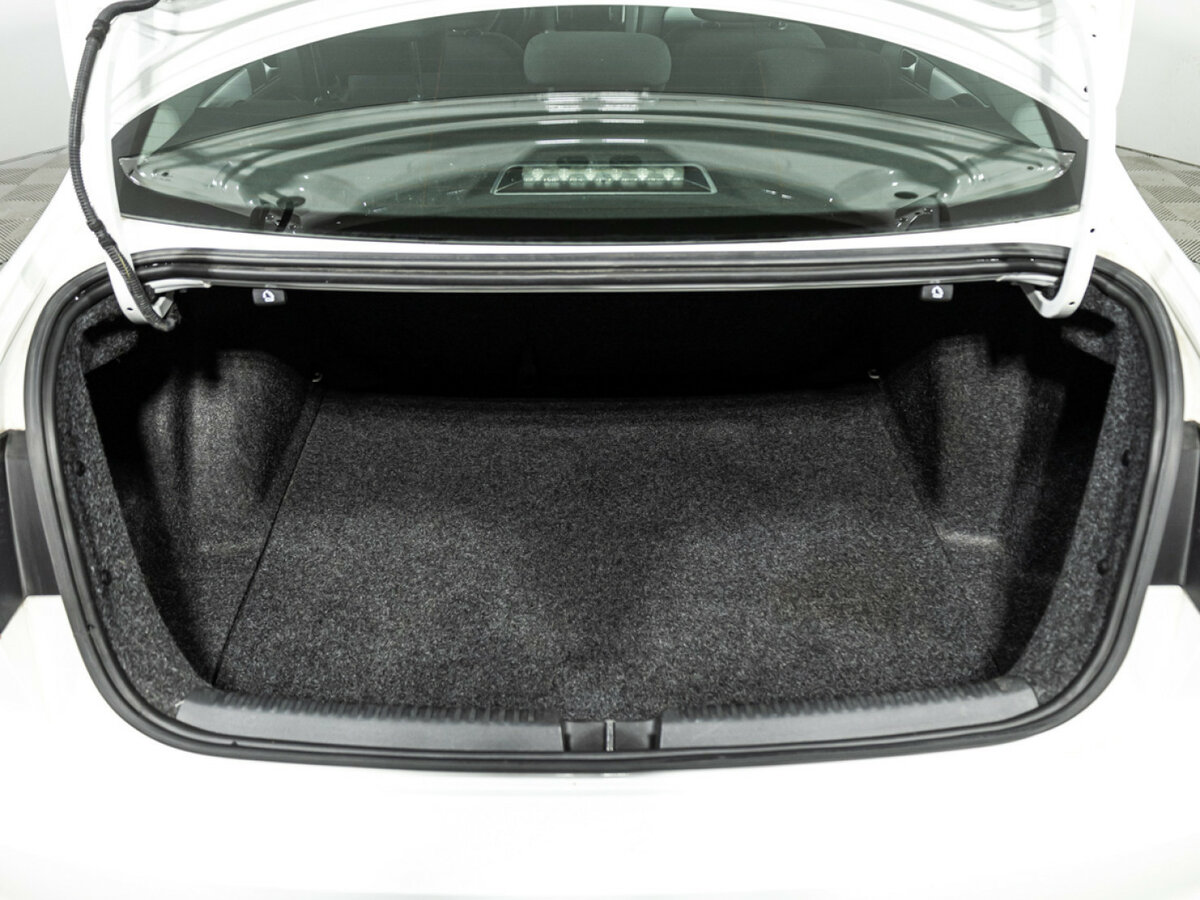 Volkswagen Jetta с пробегом — 2017 год. Фото: #12