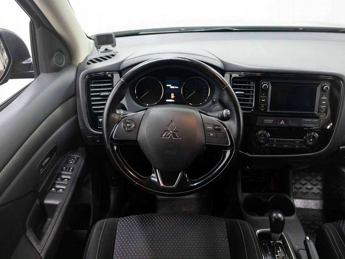 Mitsubishi Outlander с пробегом — 2016 год. Фото: #13