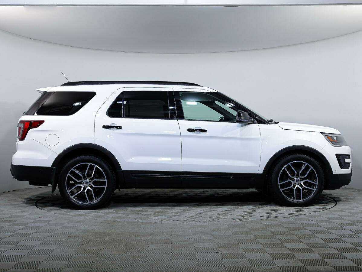Ford Explorer с пробегом — 2015 год. Фото: #3