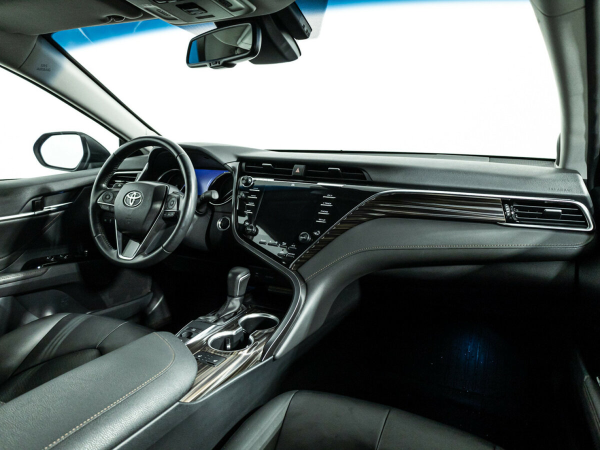 Toyota Camry с пробегом — 2020 год. Фото: #6
