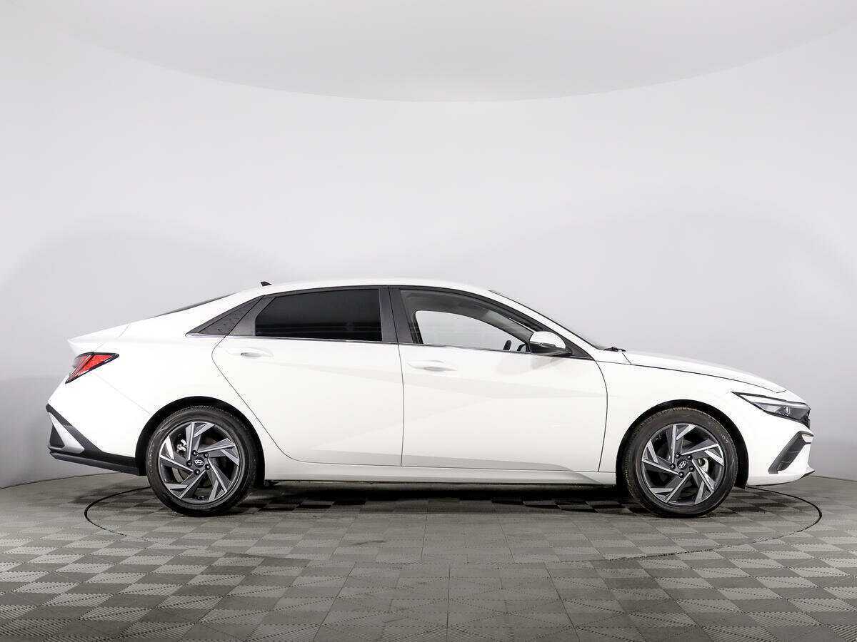 Hyundai Elantra с пробегом — 2024 год. Фото: #3