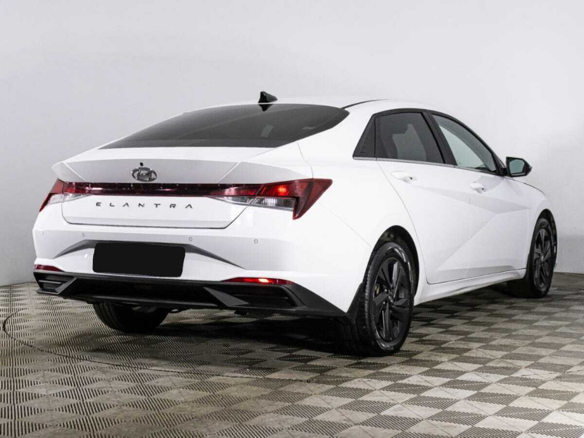 Hyundai Elantra с пробегом — 2021 год. Фото: #4