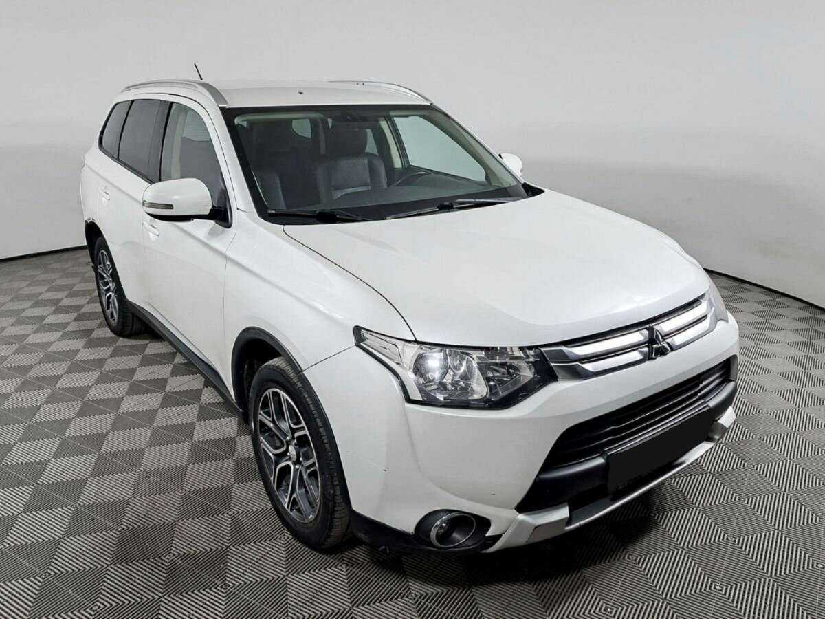 Mitsubishi Outlander с пробегом — 2014 год. Фото: #2