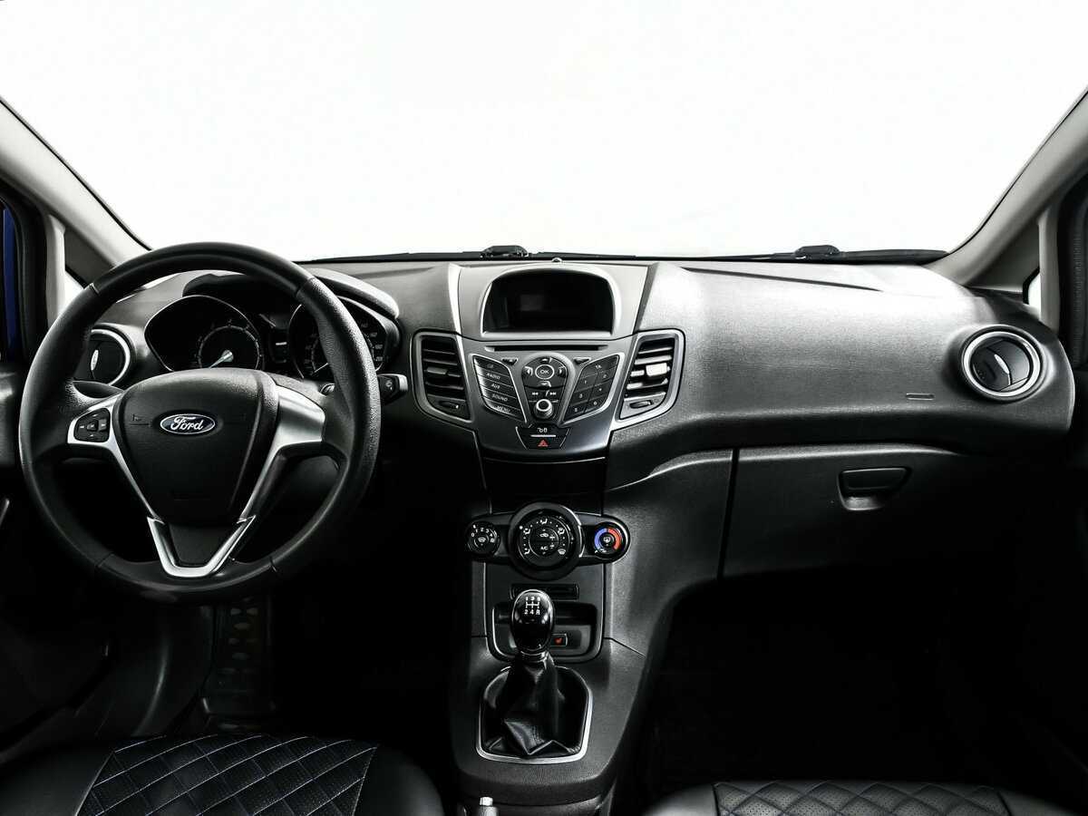 Ford Fiesta с пробегом — 2015 год. Фото: #10