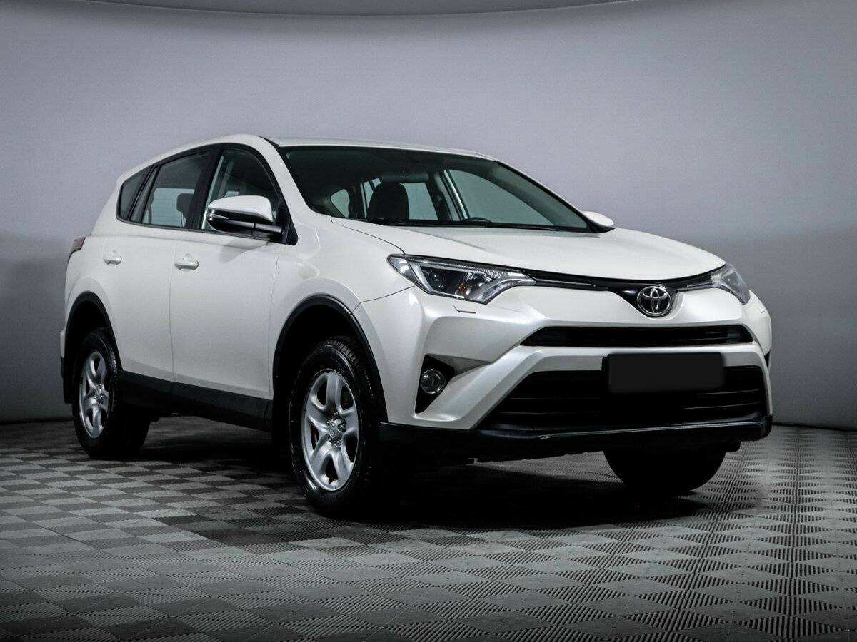 Toyota RAV4 с пробегом — 2017 год. Фото: #2