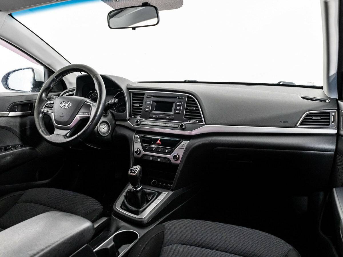 Hyundai Elantra с пробегом — 2016 год. Фото: #6