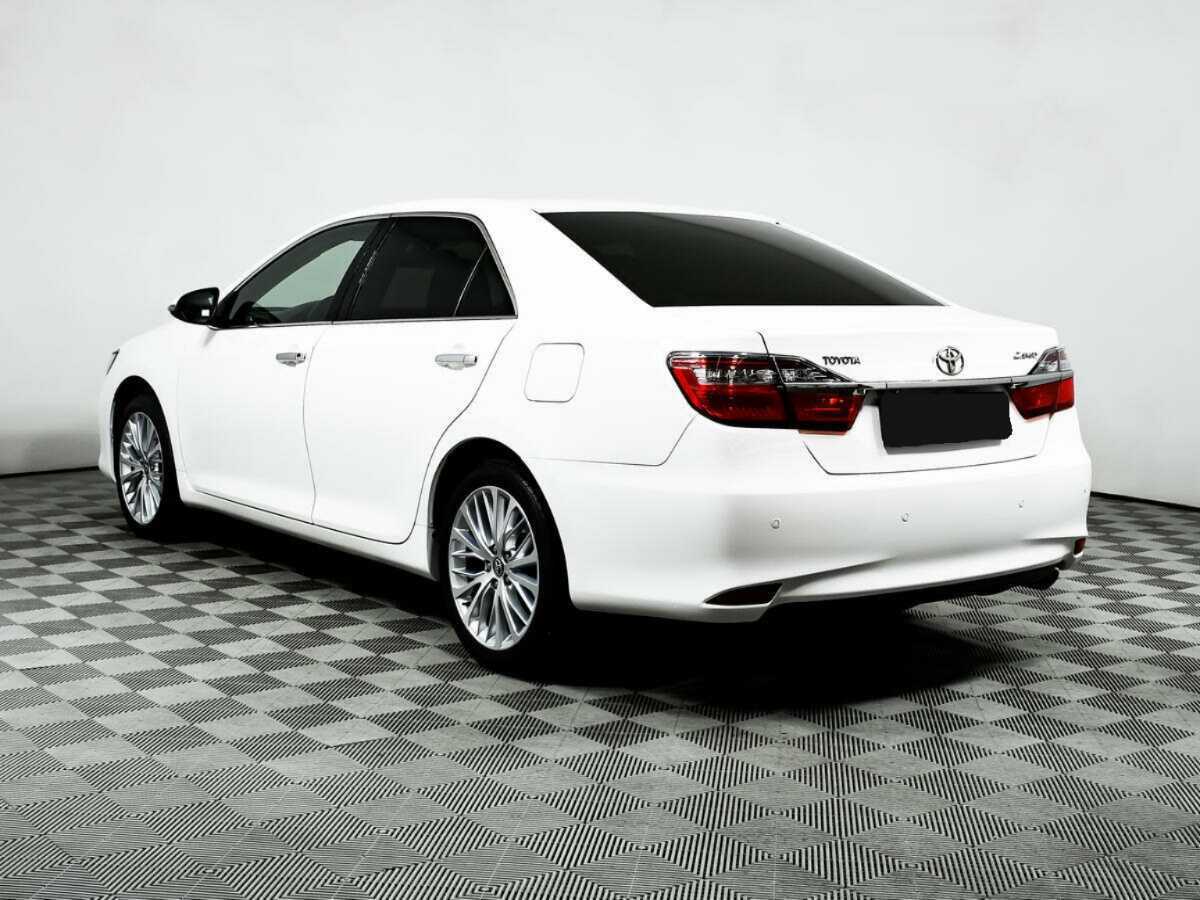 Toyota Camry с пробегом — 2015 год. Фото: #6