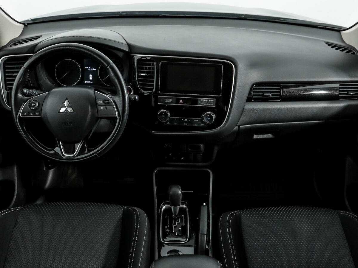 Mitsubishi Outlander с пробегом — 2019 год. Фото: #10