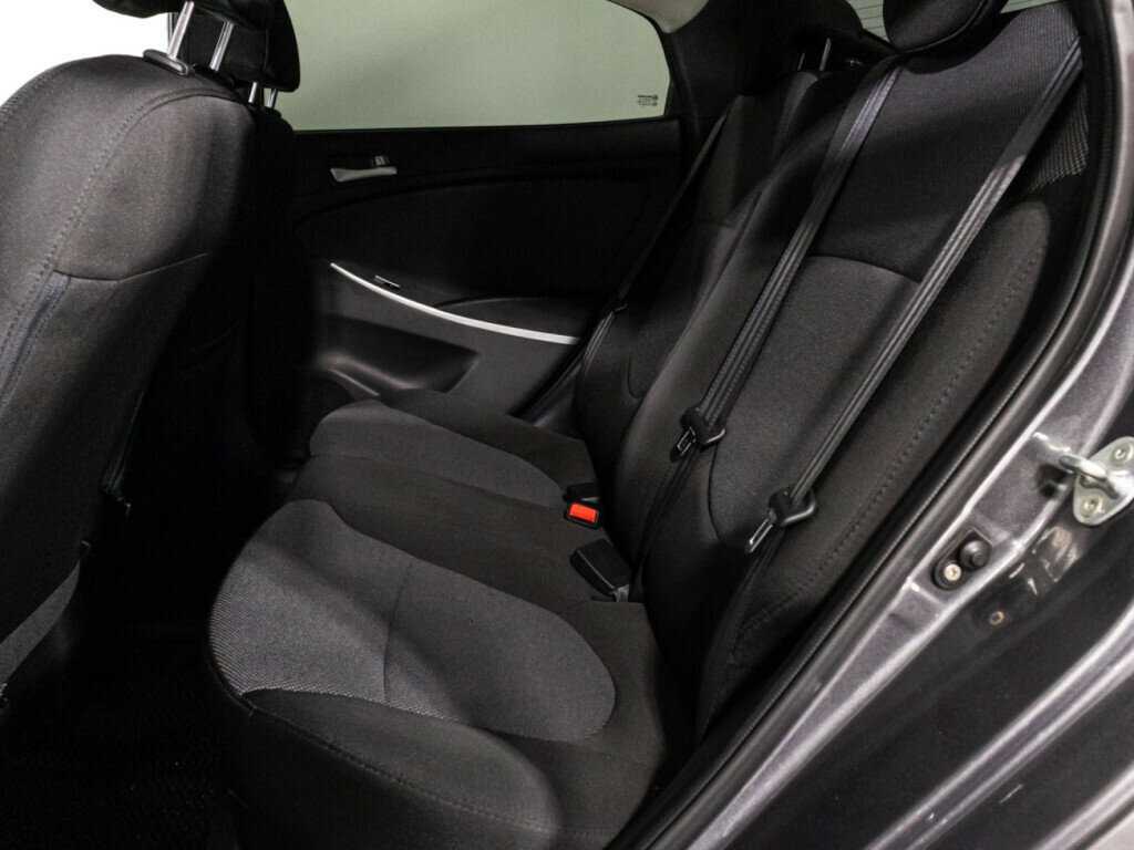 Hyundai Solaris с пробегом — 2013 год. Фото: #9