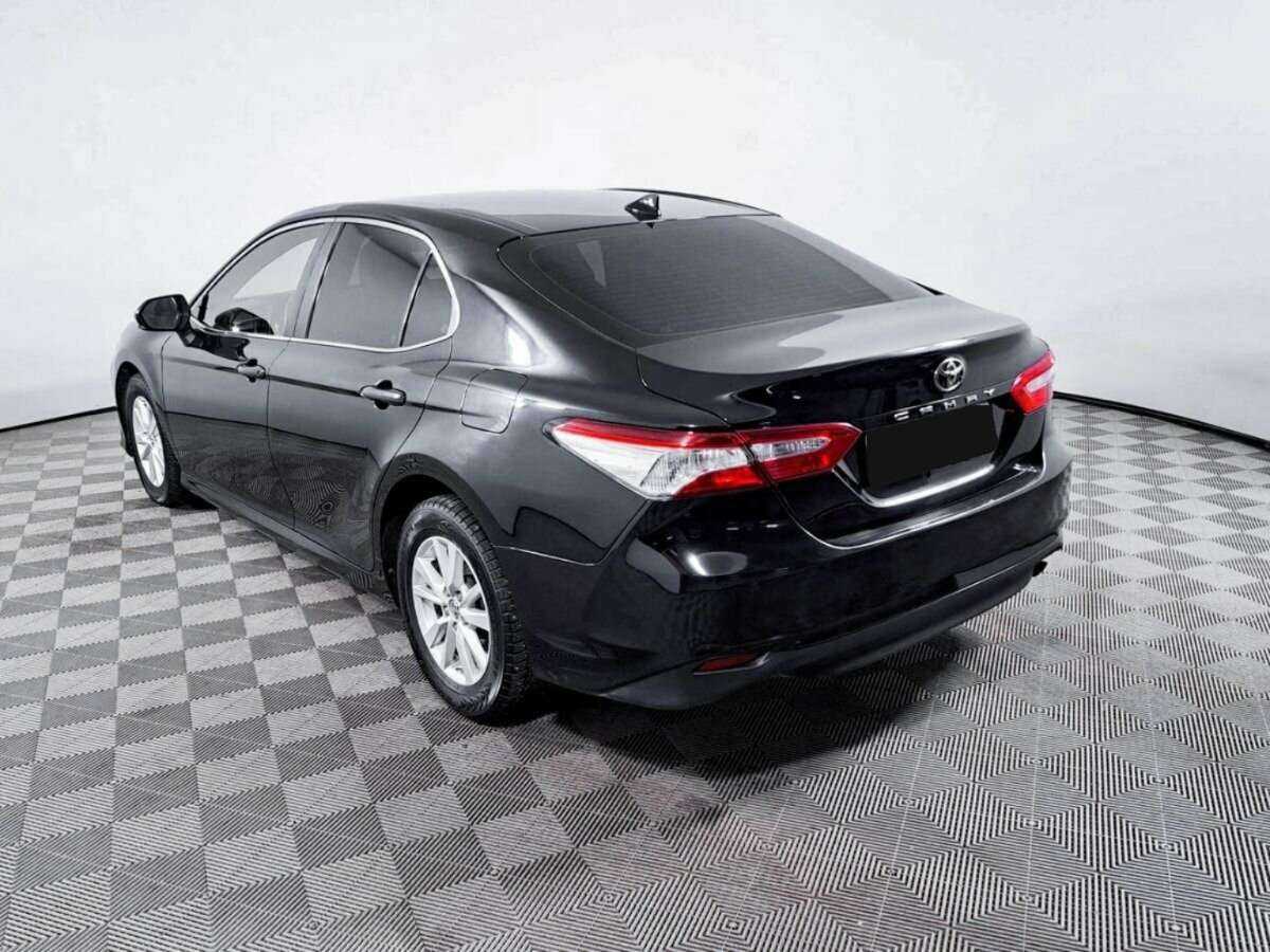 Toyota Camry с пробегом — 2018 год. Фото: #6