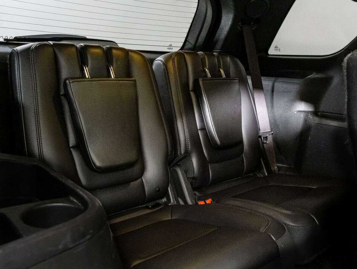 Ford Explorer с пробегом — 2013 год. Фото: #12