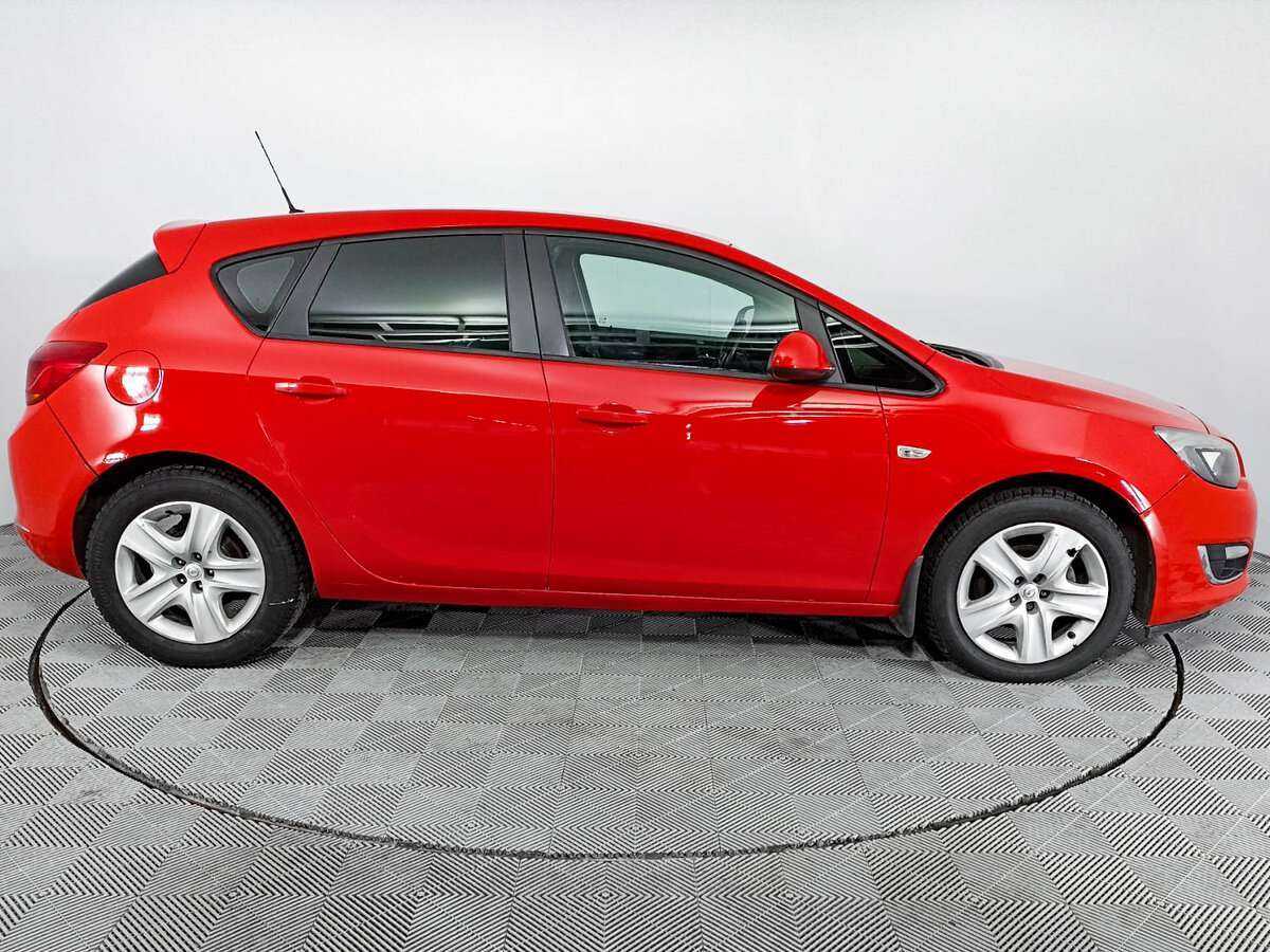 Opel Astra с пробегом — 2012 год. Фото: #3