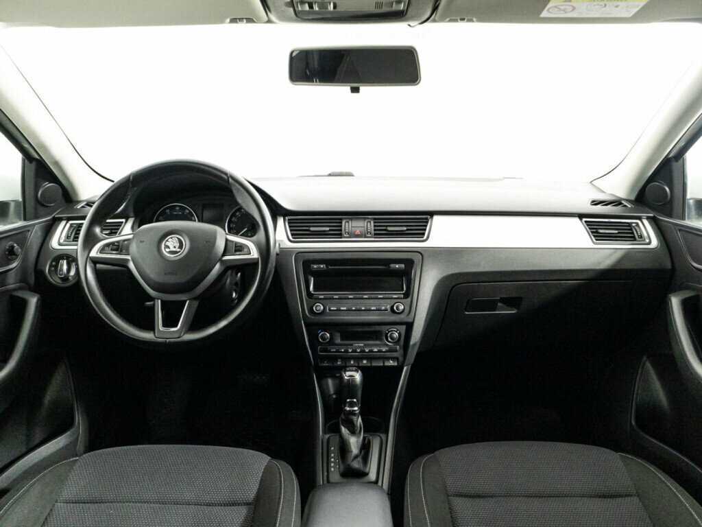 Skoda Rapid с пробегом — 2015 год. Фото: #12