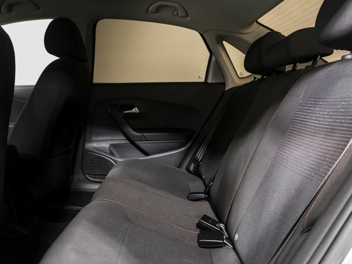 Volkswagen Polo с пробегом — 2018 год. Фото: #8