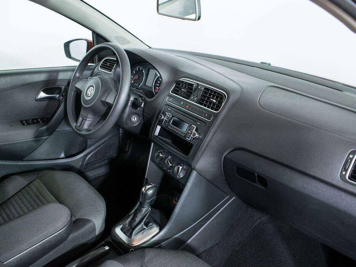 Volkswagen Polo с пробегом — 2012 год. Фото: #8