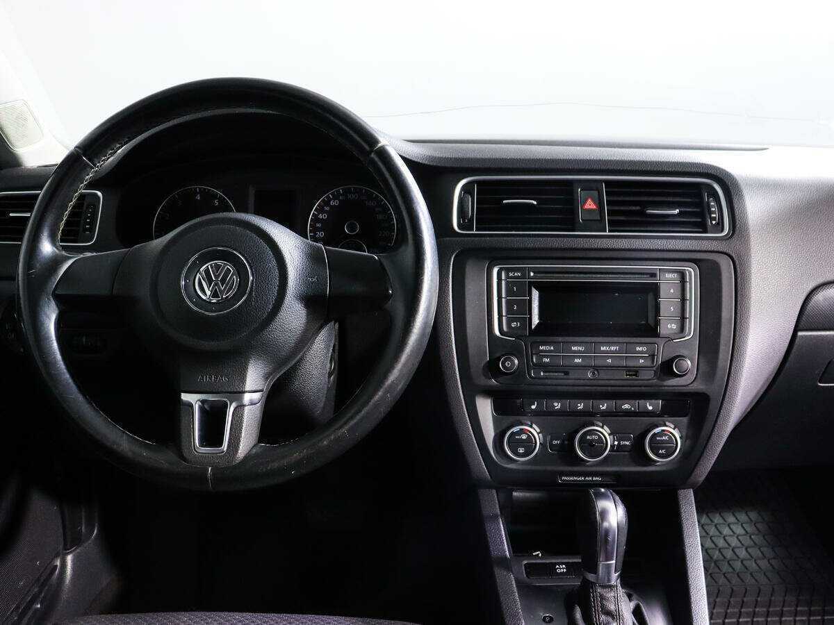 Volkswagen Jetta с пробегом — 2014 год. Фото: #11