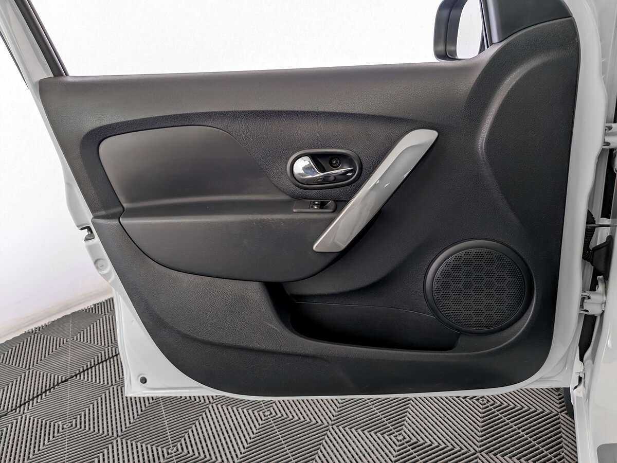 Renault Logan с пробегом — 2017 год. Фото: #14