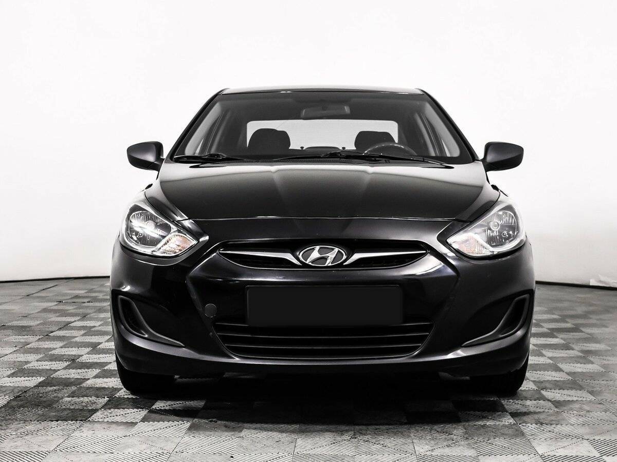 Hyundai Solaris с пробегом — 2012 год. Фото: #1