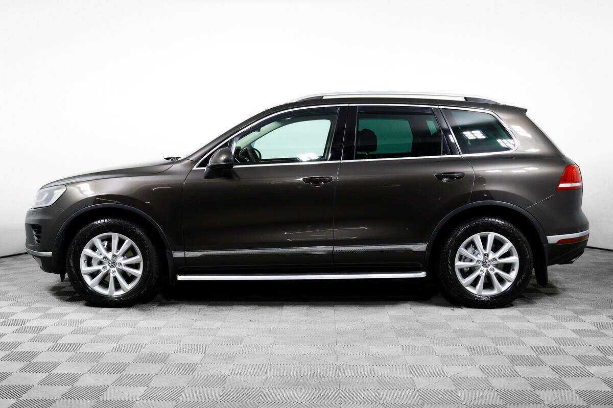 Volkswagen Touareg с пробегом — 2015 год. Фото: #7