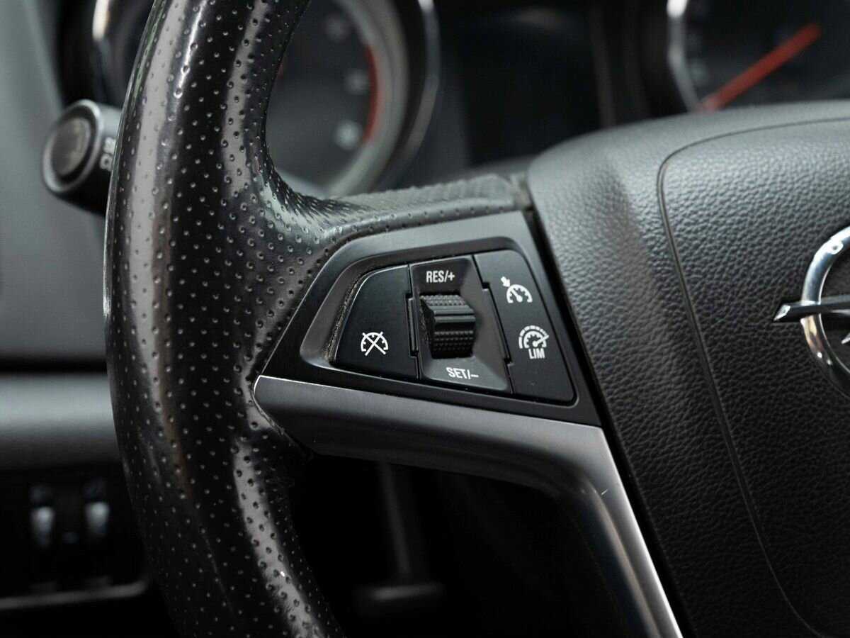 Opel Astra с пробегом — 2013 год. Фото: #14