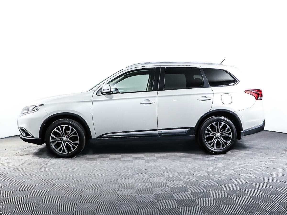 Mitsubishi Outlander с пробегом — 2015 год. Фото: #7