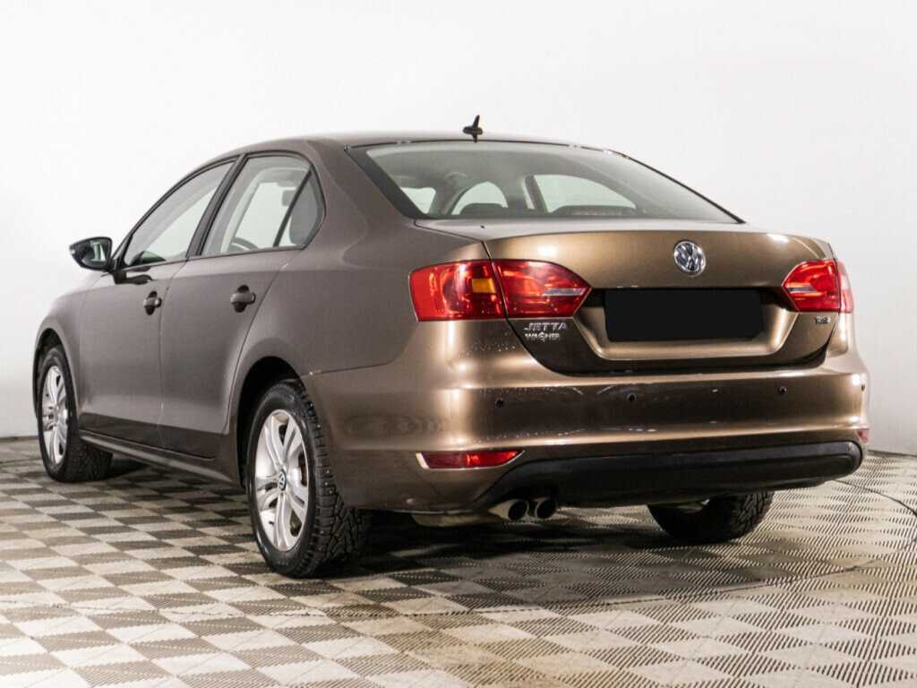 Volkswagen Jetta с пробегом — 2012 год. Фото: #6