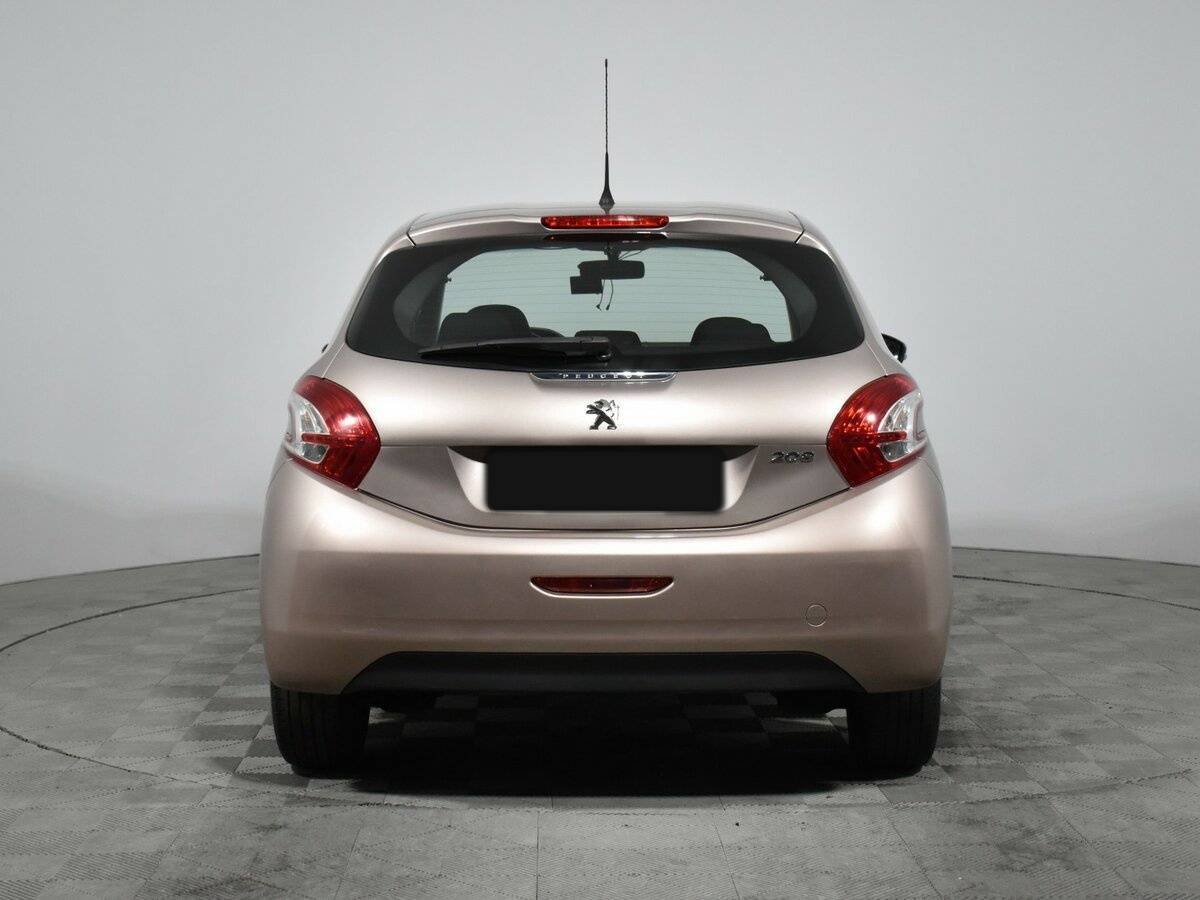 Peugeot 208 с пробегом — 2014 год. Фото: #5