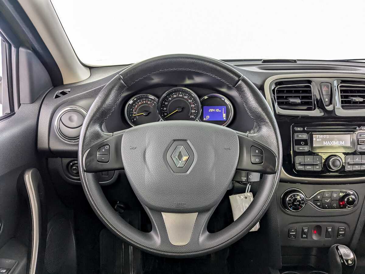 Renault Sandero с пробегом — 2016 год. Фото: #16