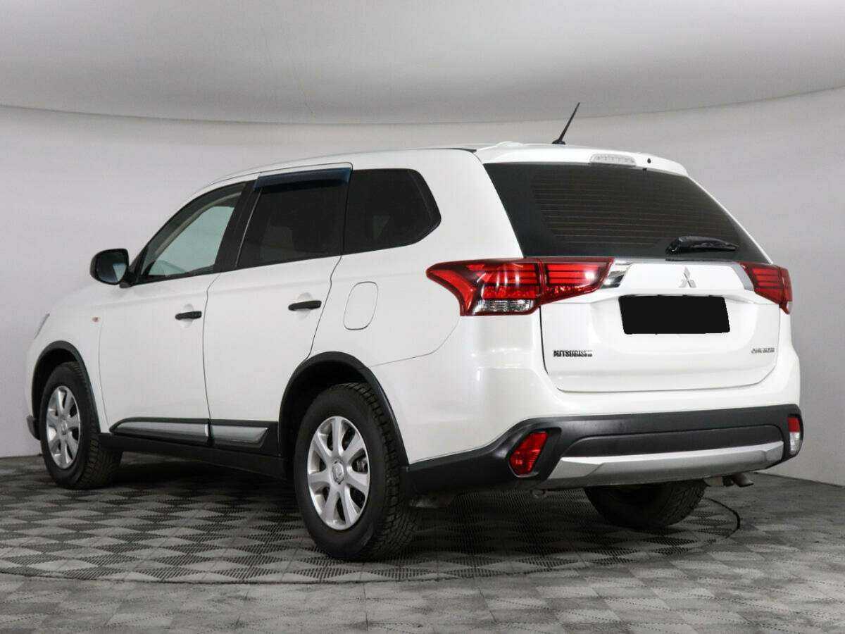 Mitsubishi Outlander с пробегом — 2015 год. Фото: #6