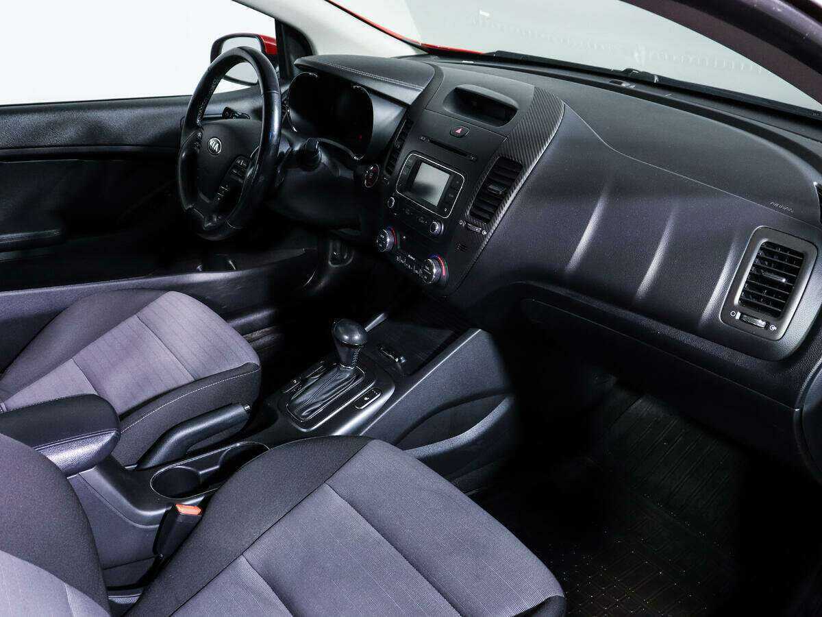 Kia Cerato с пробегом — 2013 год. Фото: #8