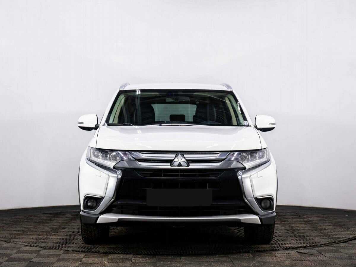 Mitsubishi Outlander с пробегом — 2016 год. Фото: #1